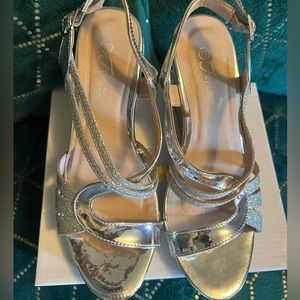 Color silver very comfortable